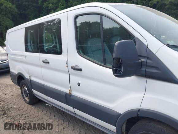 ✅ 2015 Ford Transit Cargo • VIN: 1FTNE1ZM8FKB17731 • Lot: 42961610. Wystawiony na IAAI z przebiegiem 74 489 mil. Bezpłatny archiwum sprzedaży aukcyjnych z USA i szczegółowy raport historii pojazdu na DreamBid. Zdjęcie 13.