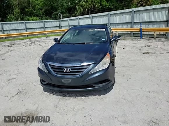 ✅ 2014 Hyundai Sonata GLS • VIN: 5NPEB4AC2EH913563 • Lot: 70715654. Listed on Copart with 153,837 mi. Free auction sales archive from the USA and detailed vehicle history report at DreamBid. Image 10.