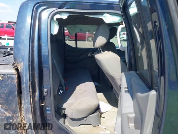 2015 Nissan Frontier SV z VIN 1N6AD0ER6FN702722, wystawiony jako IAAI lot #43340937 z przebiegiem 138 924 mil mil oraz . Historia ofert i sprzedaży dostępna na DreamBid. Obrazek 8.