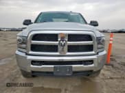 ✅ 2018 Ram 2500 Tradesman • VIN: 3C6UR5CL3JG337101 • Lot: 57189245. Wystawiony na Copart z przebiegiem 96 022 mil. Bezpłatny archiwum sprzedaży aukcyjnych z USA i szczegółowy raport historii pojazdu na DreamBid. Zdjęcie 5.