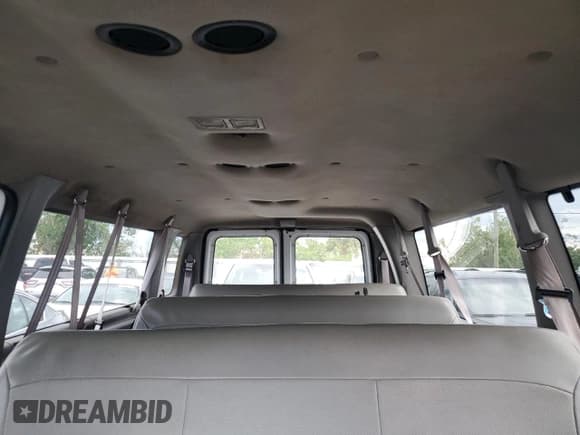 ✅ 2000 Ford Econoline Passenger XL • VIN: 1FBSS31L1YHB80264 • Лот: 74762814. Опубликован ранее на Copart с пробегом 61 702 миль. Бесплатный доступ к архиву аукционных продаж из США и подробный отчёт об истории автомобиля на DreamBid. Изображение 10.