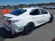 2022 Toyota Camry SE z VIN 4T1G11AK5NU075077, wystawiony jako IAAI lot #42359500 z przebiegiem 35 938 mil mil oraz . Historia ofert i sprzedaży dostępna na DreamBid. Obrazek 6.