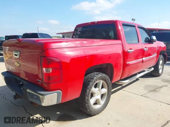 ✅ 2011 Chevrolet Silverado 1500 LT • VIN: 3GCPCSE02BG176962 • Lot: 43520636. Wystawiony na IAAI z przebiegiem 265 330 mil mil. Skorzystaj z bezpłatnego archiwum sprzedaży aukcyjnych z USA i zobacz szczegółowy raport historii pojazdu na DreamBid. Zdjęcie 4.