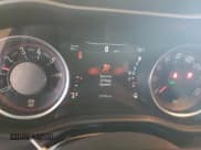 ✅ 2018 Dodge Challenger SXT Plus • VIN: 2C3CDZAG2JH327938 • Лот: 91623545. Опубликован ранее на Copart с пробегом 117 775 миль. Бесплатный доступ к архиву аукционных продаж из США и подробный отчёт об истории автомобиля на DreamBid. Изображение 9.