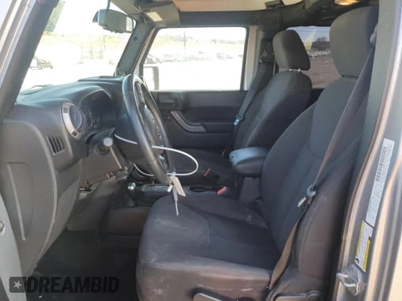 ✅ 2013 Jeep Wrangler Unlimited Sport • VIN: 1C4HJWDG3DL553935 • Lot: 93301395. Wystawiony na Copart z przebiegiem 109 573 mil. Bezpłatny archiwum sprzedaży aukcyjnych z USA i szczegółowy raport historii pojazdu na DreamBid. Zdjęcie 7.