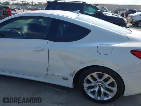 ✅ 2013 Hyundai Genesis Coupe Premium • VIN: KMHHT6KD8DU105294 • Lot: 42408028. Wystawiony na IAAI z przebiegiem 148 365 mil. Bezpłatny archiwum sprzedaży aukcyjnych z USA i szczegółowy raport historii pojazdu na DreamBid. Zdjęcie 6.