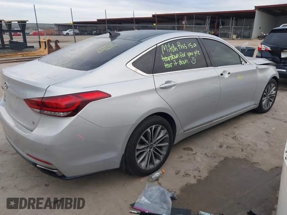 ✅ 2015 Hyundai Genesis 3.8L • VIN: KMHGN4JE7FU035990 • Lot: 41118477. Wystawiony na IAAI z przebiegiem 35 383 mil. Bezpłatny archiwum sprzedaży aukcyjnych z USA i szczegółowy raport historii pojazdu na DreamBid. Zdjęcie 4.