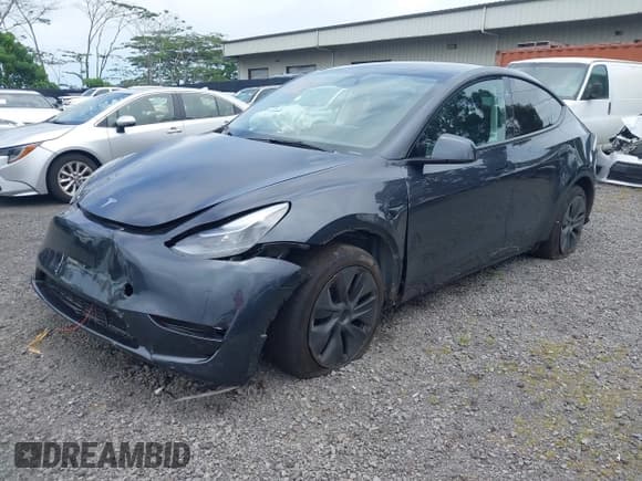 ✅ 2024 Tesla Model Y • VIN: 7SAYGDED5RF111338 • Lot: 42293384. Wystawiony na IAAI z przebiegiem 6 864 mil. Bezpłatny archiwum sprzedaży aukcyjnych z USA i szczegółowy raport historii pojazdu na DreamBid. Zdjęcie 2.