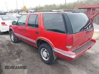 ✅ 1996 Chevrolet Blazer • VIN: 1GNDT13W0T2211682 • Lot: 40969476. Wystawiony na IAAI z przebiegiem 145 945 mil. Bezpłatny archiwum sprzedaży aukcyjnych z USA i szczegółowy raport historii pojazdu na DreamBid. Zdjęcie 3.
