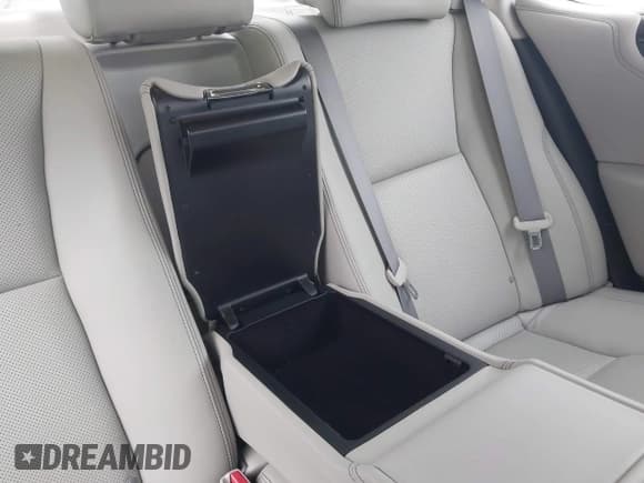 ✅ 2014 Lexus LS 460 L • VIN: JTHGL5EF9E5053398 • Лот: 43696263. Опубликован ранее на IAAI с пробегом 117 545 миль. Бесплатный доступ к архиву аукционных продаж из США и подробный отчёт об истории автомобиля на DreamBid. Изображение 18.