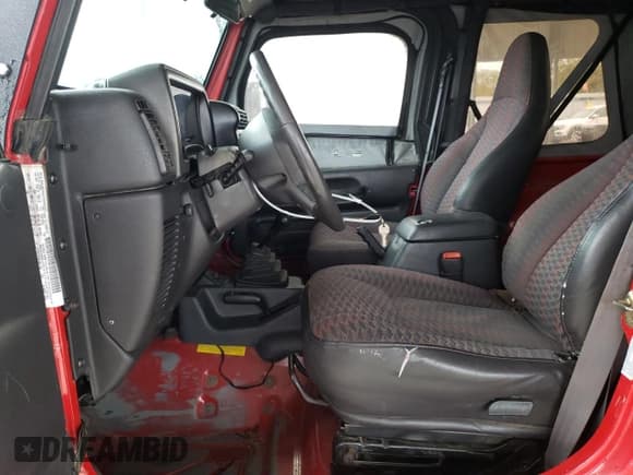 ✅ 2000 Jeep Wrangler SE • VIN: 1J4FA29P9YP801400 • Лот: 89734425. Опубликован ранее на Copart с пробегом 115 272 миль. Бесплатный доступ к архиву аукционных продаж из США и подробный отчёт об истории автомобиля на DreamBid. Изображение 7.