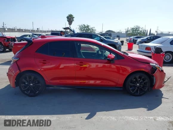 ✅ 2021 Toyota Corolla Nightshade • VIN: JTND4MBE4M3112533 • Lot: 43333980. Wystawiony na IAAI z przebiegiem 36 706 mil. Bezpłatny archiwum sprzedaży aukcyjnych z USA i szczegółowy raport historii pojazdu na DreamBid. Zdjęcie 13.