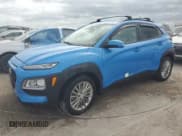 ✅ 2021 Hyundai Kona SEL • VIN: KM8K2CAAXMU611787 • Лот: 74753964. Опубликован ранее на Copart с пробегом 45 803 миль. Бесплатный доступ к архиву аукционных продаж из США и подробный отчёт об истории автомобиля на DreamBid. Изображение 1.