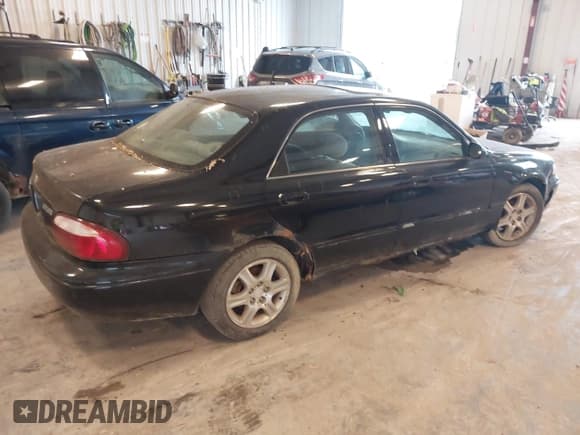 ✅ 2001 Mazda 626 LX • VIN: 1YVGF22D515244864 • Lot: 42595990. Wystawiony na IAAI z przebiegiem 200 929 mil. Bezpłatny archiwum sprzedaży aukcyjnych z USA i szczegółowy raport historii pojazdu na DreamBid. Zdjęcie 4.