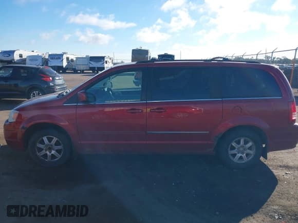 ✅ 2009 Chrysler Town & Country Touring • VIN: 2A8HR54149R524725 • Лот: 43459082. Опубликован ранее на IAAI с пробегом 283 984 миль. Бесплатный доступ к архиву аукционных продаж из США и подробный отчёт об истории автомобиля на DreamBid. Изображение 14.