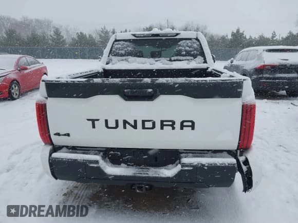✅ 2024 Toyota Tundra SR5 • VIN: 5TFLA5DB6RX192547 • Lot: 41385022. Listed on IAAI with 9,177 mi. Free auction sales archive from the USA and detailed vehicle history report at DreamBid. Image 16.