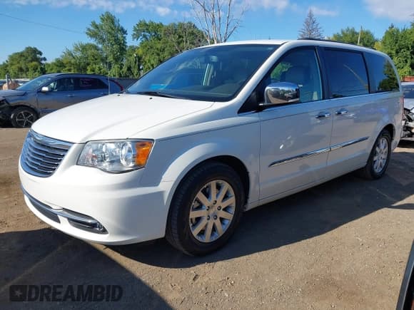 ✅ 2012 Chrysler Town & Country Touring L • VIN: 2C4RC1CG1CR229598 • Lot: 43085989. Wystawiony na IAAI z przebiegiem 136 606 mil. Bezpłatny archiwum sprzedaży aukcyjnych z USA i szczegółowy raport historii pojazdu na DreamBid. Zdjęcie 17.