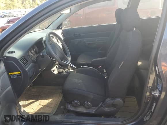 2008 Hyundai Accent GS с VIN KMHCM36C88U086002, выставлен на аукционе Copart как лот 79438824 с пробегом Не указан миль и Чистый • Clean title. История ставок и продаж доступна на DreamBid. Изображение 7.