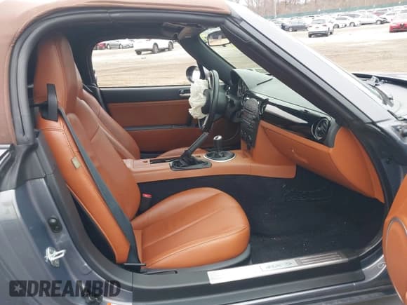 ✅ 2006 Mazda MX-5 Miata Sport • VIN: JM1NC25FX60120273 • Lot: 43774037. Listed on IAAI with 66,933 mi. Free auction sales archive from the USA and detailed vehicle history report at DreamBid. Image 5.