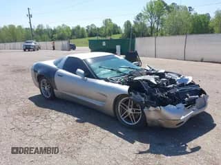 2004 Chevrolet Corvette z VIN 1G1YY22G745132434, wystawiony jako IAAI lot #41974159 z przebiegiem 95 096 mil mil oraz . Historia ofert i sprzedaży dostępna na DreamBid. Obrazek 1.