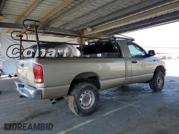 ✅ 2005 Dodge 2500 ST • VIN: 3D7KS26D15G806379 • Lot: 60137585. Wystawiony na Copart z przebiegiem 122 103 mil. Bezpłatny archiwum sprzedaży aukcyjnych z USA i szczegółowy raport historii pojazdu na DreamBid. Zdjęcie 3.
