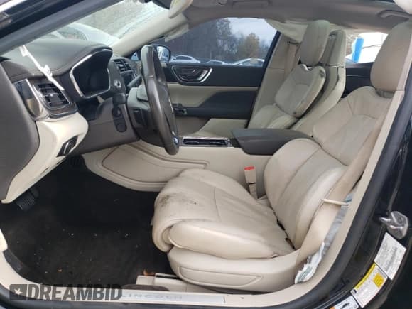 ✅ 2017 Lincoln Continental Reserve • VIN: 1LN6L9RP4H5609141 • Lot: 83773335. Wystawiony na Copart z przebiegiem 82 995 mil. Bezpłatny archiwum sprzedaży aukcyjnych z USA i szczegółowy raport historii pojazdu na DreamBid. Zdjęcie 7.