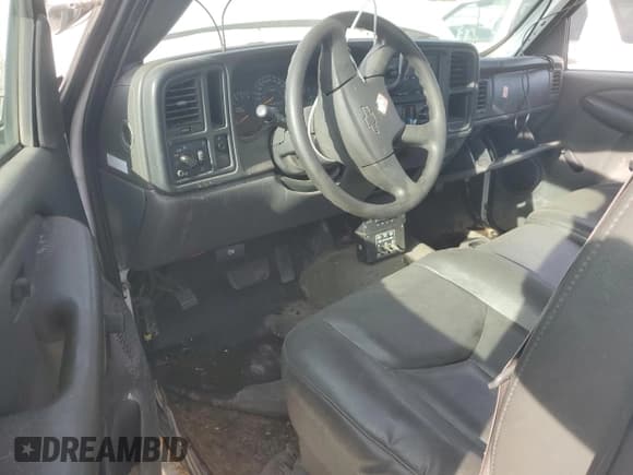 ✅ 2006 Chevrolet Silverado 1500 Work Truck • VIN: 3GCEC14X56G160857 • Лот: 81805704. Опубликован ранее на Copart с пробегом Не указан. Бесплатный доступ к архиву аукционных продаж из США и подробный отчёт об истории автомобиля на DreamBid. Изображение 8.