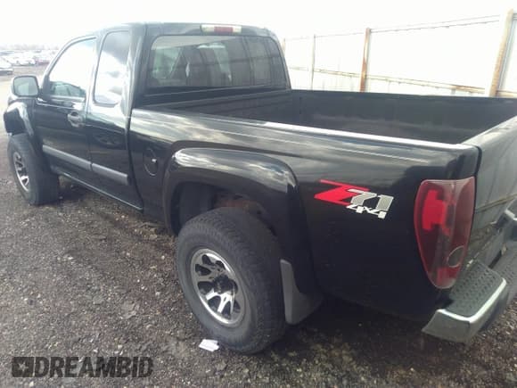 ✅ 2004 Chevrolet Colorado LS Z71 • VIN: 1GCDT196948105715 • Lot: 31924071. Listed on IAAI with 326 mi. Free auction sales archive from the USA and detailed vehicle history report at DreamBid. Image 3.