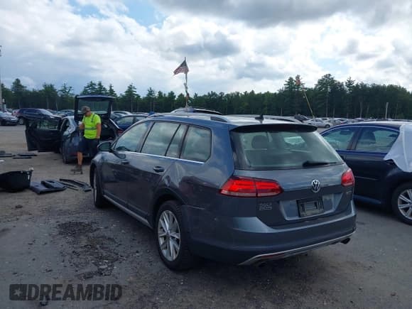 ✅ 2019 Volkswagen Golf S • VIN: 3VWH17AUXKM506457 • Lot: 42906860. Wystawiony na IAAI z przebiegiem 113 819 mil. Bezpłatny archiwum sprzedaży aukcyjnych z USA i szczegółowy raport historii pojazdu na DreamBid. Zdjęcie 3.