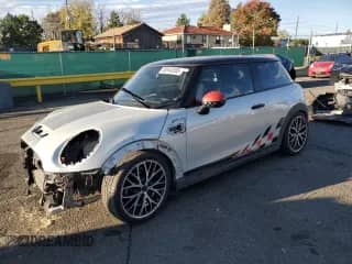 2015 MINI Hardtop S with VIN WMWXP7C58F2A33688, listed as a Copart auction lot 85940565 with 101,991 mi miles and Salvage title. Bid and sale history available at DreamBid. Image 1.