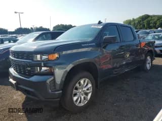 ✅ 2021 Chevrolet Silverado 1500 Custom • VIN: 1GCPYBEK5MZ408718 • Lot: 65639824. Wystawiony na Copart z przebiegiem 40 413 mil. Bezpłatny archiwum sprzedaży aukcyjnych z USA i szczegółowy raport historii pojazdu na DreamBid. Zdjęcie 1.