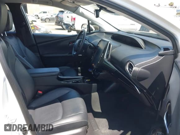 ✅ 2021 Toyota Prius LE • VIN: JTDKAMFP3M3187644 • Lot: 42443171. Wystawiony na IAAI z przebiegiem 126 977 mil. Bezpłatny archiwum sprzedaży aukcyjnych z USA i szczegółowy raport historii pojazdu na DreamBid. Zdjęcie 5.
