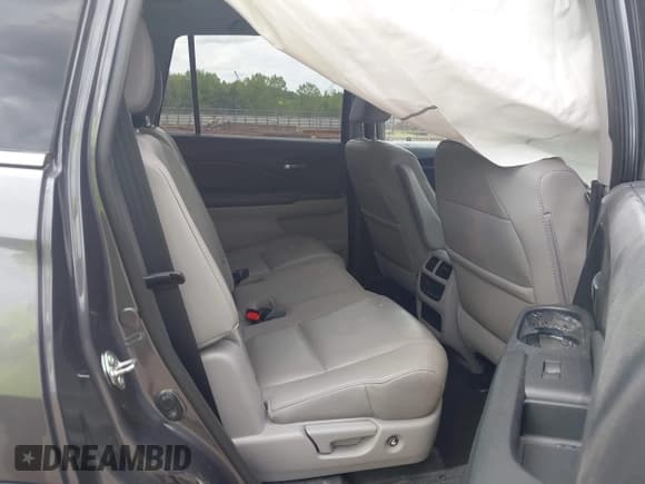 ✅ 2017 Honda Pilot EX-L • VIN: 5FNYF5H55HB038934 • Lot: 42892558. Listed on IAAI with 80,984 mi. Free auction sales archive from the USA and detailed vehicle history report at DreamBid. Image 8.
