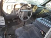 ✅ 2001 Chevrolet Silverado 1500 LS • VIN: 2GCEC19V111129615 • Lot: 77206224. Wystawiony na Copart z przebiegiem 247 230 mil. Bezpłatny archiwum sprzedaży aukcyjnych z USA i szczegółowy raport historii pojazdu na DreamBid. Zdjęcie 8.