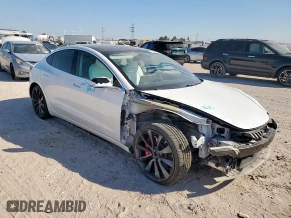 ✅ 2020 Tesla Model 3 Performance • VIN: 5YJ3E1EC4LF800281 • Lot: 85828245. Wystawiony na Copart z przebiegiem 82 799 mil. Bezpłatny archiwum sprzedaży aukcyjnych z USA i szczegółowy raport historii pojazdu na DreamBid. Zdjęcie 4.