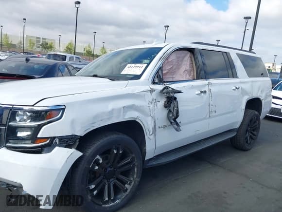 ✅ 2020 Chevrolet Suburban LT • VIN: 1GNSCHKC8LR189168 • Lot: 42129912. Wystawiony na IAAI z przebiegiem Nie podano. Bezpłatny archiwum sprzedaży aukcyjnych z USA i szczegółowy raport historii pojazdu na DreamBid. Zdjęcie 6.