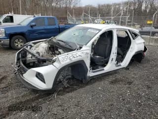 ✅ 2022 Hyundai Tucson SE • VIN: 5NMJACAEXNH034676 • Лот: 50619575. Опубликован ранее на Copart с пробегом Не указан. Бесплатный доступ к архиву аукционных продаж из США и подробный отчёт об истории автомобиля на DreamBid. Изображение 1.