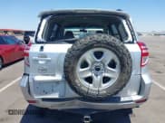 ✅ 2010 Toyota RAV4 • VIN: JTMZK4DV8A5026199 • Лот: 42325340. Опубликован ранее на IAAI с пробегом 196 298 миль. Бесплатный доступ к архиву аукционных продаж из США и подробный отчёт об истории автомобиля на DreamBid. Изображение 6.