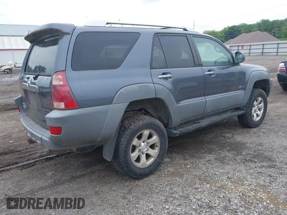 ✅ 2003 Toyota 4Runner SR5 • VIN: JTEBT14R738001212 • Lot: 42388503. Listed on IAAI with 286,368 mi. Free auction sales archive from the USA and detailed vehicle history report at DreamBid. Image 4.