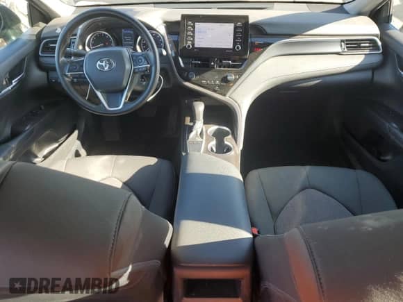 2023 Toyota Camry LE z VIN 4T1C11AK0PU725483, wystawiony jako Copart lot #71720255 z przebiegiem 76 231 mil mil oraz Szkoda całkowita • Salvage title. Historia ofert i sprzedaży dostępna na DreamBid. Obrazek 8.