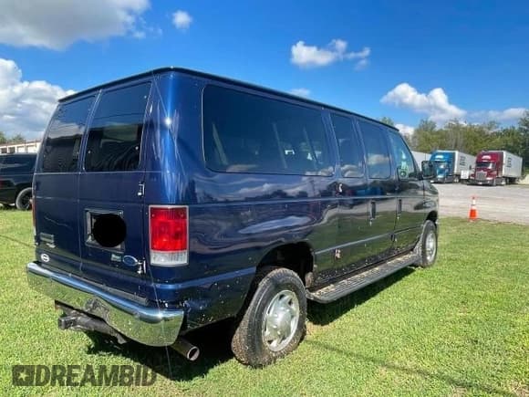✅ 2011 Ford Econoline Passenger XL • VIN: 1FBNE3BL6BDB17632 • Lot: 71539055. Listed on Copart with 114,509 mi. Free auction sales archive from the USA and detailed vehicle history report at DreamBid. Image 4.