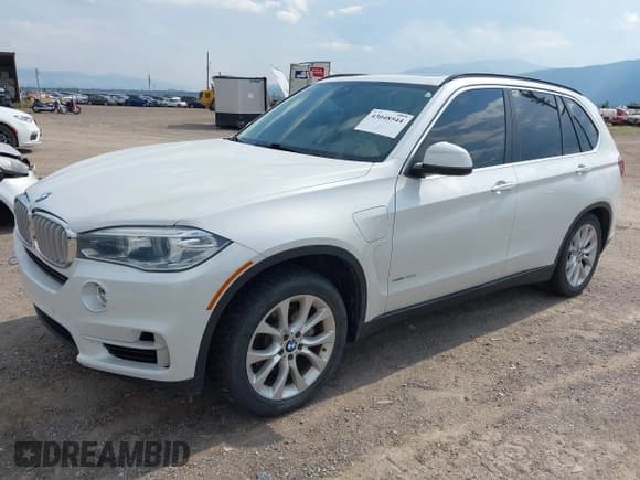 ✅ 2016 BMW X5 xDrive40e • VIN: 5UXKT0C53G0S79248 • Lot: 43048544. Wystawiony na IAAI z przebiegiem 126 181 mil. Bezpłatny archiwum sprzedaży aukcyjnych z USA i szczegółowy raport historii pojazdu na DreamBid. Zdjęcie 2.
