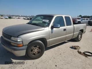 ✅ 2002 Chevrolet Silverado 1500 LS • VIN: 2GCEC19V921288416 • Лот: 70438454. Опубликован ранее на Copart с пробегом 412 075 миль. Бесплатный доступ к архиву аукционных продаж из США и подробный отчёт об истории автомобиля на DreamBid. Изображение 1.