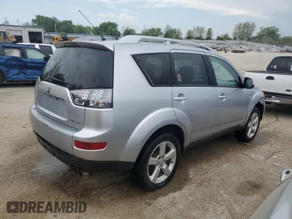 ✅ 2007 Mitsubishi Outlander XLS • VIN: JA4MS41X67Z012653 • Lot: 48085584. Listed on Copart with 254,979 mi. Free auction sales archive from the USA and detailed vehicle history report at DreamBid. Image 3.