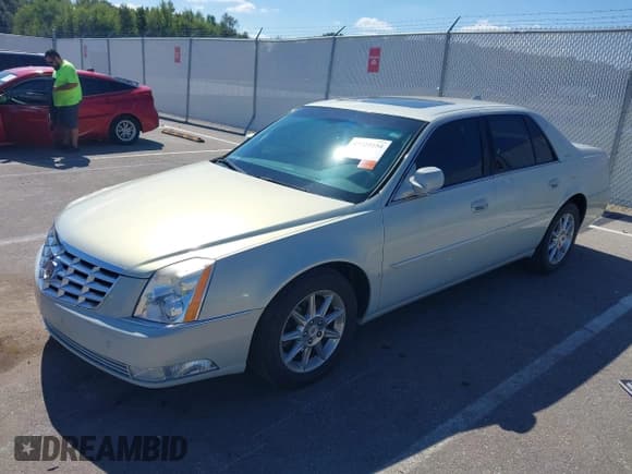 ✅ 2010 Cadillac DTS 1SC • VIN: 1G6KD5EY1AU105099 • Lot: 43325154. Listed on IAAI with 43,421 mi. Free auction sales archive from the USA and detailed vehicle history report at DreamBid. Image 2.