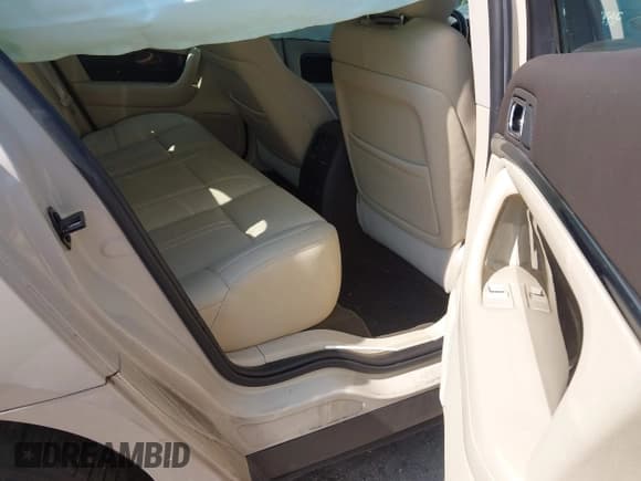 ✅ 2016 Lincoln MKS • VIN: 1LNHL9EK0GG600054 • Lot: 42954183. Listed on IAAI with 102,386 mi. Free auction sales archive from the USA and detailed vehicle history report at DreamBid. Image 8.