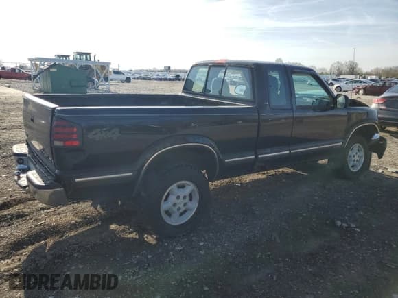 ✅ 1999 Chevrolet S-10 LS • VIN: 1GCDT19X3XK155087 • Лот: 53523695. Опубликован ранее на Copart с пробегом 171 430 миль. Бесплатный доступ к архиву аукционных продаж из США и подробный отчёт об истории автомобиля на DreamBid. Изображение 3.