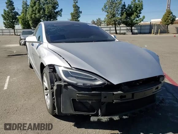 ✅ 2018 Tesla Model S 75D • VIN: 5YJSA1E2XJF259457 • Lot: 82703745. Wystawiony na Copart z przebiegiem 97 426 mil. Bezpłatny archiwum sprzedaży aukcyjnych z USA i szczegółowy raport historii pojazdu na DreamBid. Zdjęcie 13.