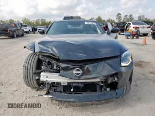 ✅ 2025 Nissan Z Sport • VIN: JN1BZ4AH0SM411391 • Lot: 93614215. Wystawiony na Copart z przebiegiem 760 mil. Bezpłatny archiwum sprzedaży aukcyjnych z USA i szczegółowy raport historii pojazdu na DreamBid. Zdjęcie 5.