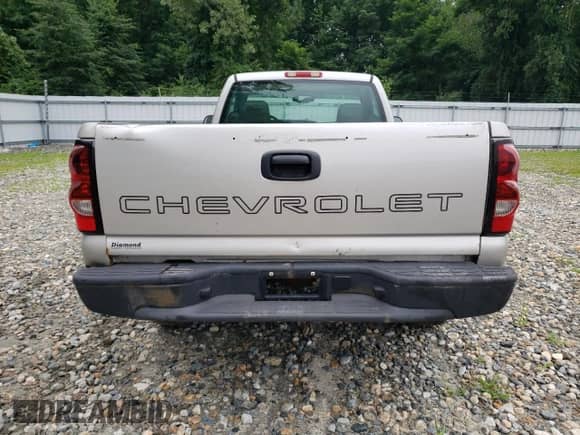 2006 Chevrolet Silverado 1500 Work Truck z VIN 3GCEK14X56G232594, wystawiony jako Copart lot #64507464 z przebiegiem 129 329 mil mil oraz Czysty tytuł • Clean title. Historia ofert i sprzedaży dostępna na DreamBid. Obrazek 6.
